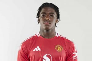 九游游戏中心-罗马诺:曼联17岁中卫库孔基将进入德比战名单,在替补席待命