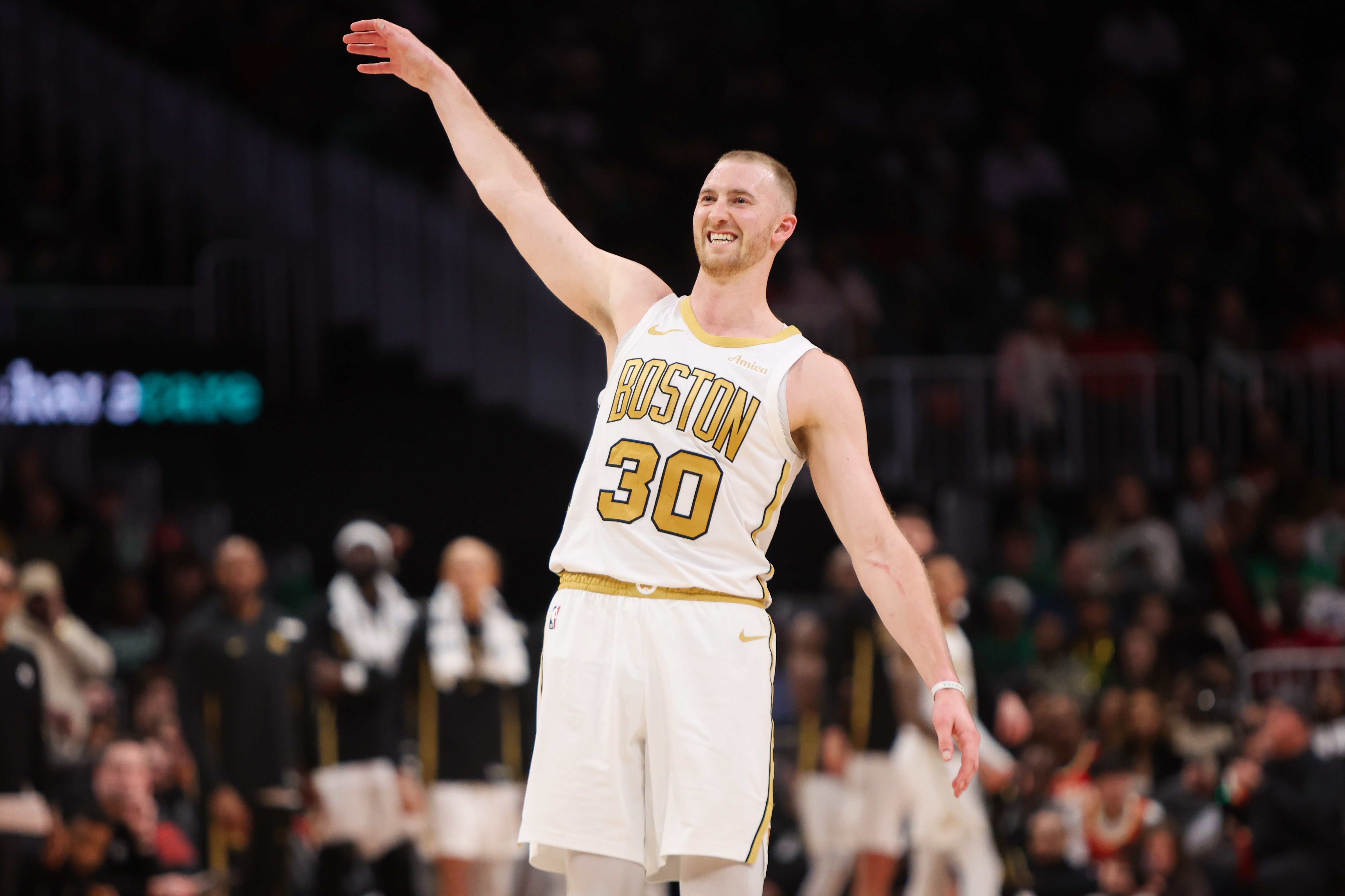 九游体育官网-真准啊！豪泽8中6&amp;5记三分拿下17分6板3助